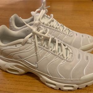 Women’s Nike Air Max Plus TN, size 9